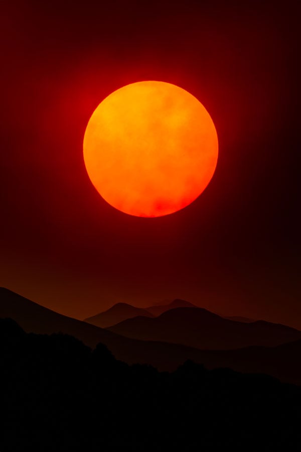 sun-spot-red-planet-mountains-600-1